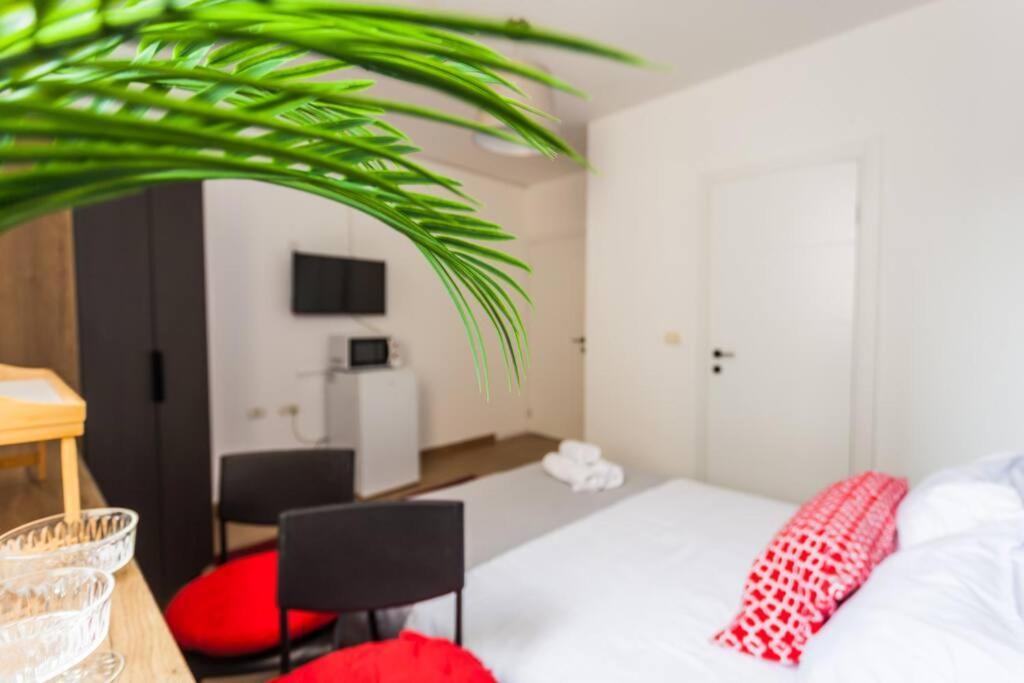 Perfectly Located Studio, Seaview, 2 Min To Sea! #6 Tel Aviv Exterior photo