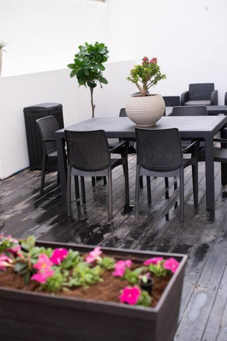 Perfectly Located Studio, Seaview, 2 Min To Sea! #6 Tel Aviv Exterior photo