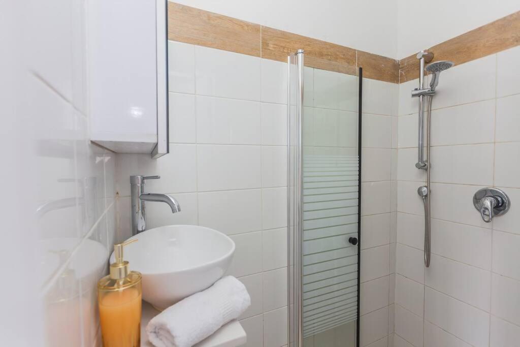 Perfectly Located Studio, Seaview, 2 Min To Sea! #6 Tel Aviv Exterior photo